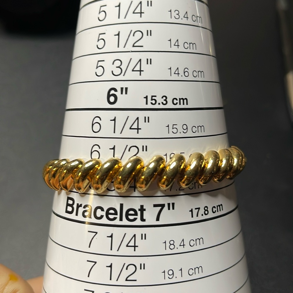 Vintage gold tone bracelet